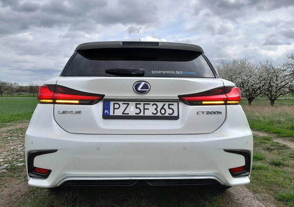 Lexus CT cena 74900 przebieg: 185000, rok produkcji 2020 z Mikołajki małe 211